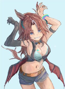 1girl animal_ears belt black_gloves bracelet breasts brown_belt brown_hair cleavage commentary_request crop_top demon_wings denim denim_shorts elbow_gloves fang gloves halloween_costume horse_ears horse_girl horse_tail jewelry large_breasts looking_at_viewer mejiro_palmer_(devil_in_the_moonlight)_(umamusume) mejiro_palmer_(umamusume) midriff multicolored_hair navel official_alternate_costume open_mouth shorts simple_background single_elbow_glove smile solo tail teeth umamusume wings yanagi_wakana