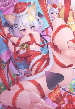 1girl 2026 absurdres ahoge animal_ear_fluff animal_ears annytf barefoot bell black_wings box breasts demon_tail fox_ears fur-trimmed_headwear fur_trim gift gift_box grey_hair hair_ornament happy_new_year hat head_wings heart heart_hair_ornament heterochromia highres indie_virtual_youtuber low_wings merry_christmas mooon_(pixiv_41805161) multicolored_hair nail_polish navel new_year no_panties pink_eyes pink_hair purple_eyes purple_nails red_hat red_ribbon restrained ribbon santa_costume santa_hat signature star_(symbol) star_hair_ornament streaked_hair tail toenail_polish toenails v virtual_youtuber wings
