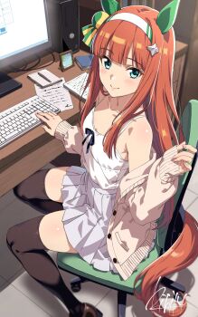 1girl animal_ears at_computer bare_shoulders black_thighhighs blue_eyes blunt_bangs blush bow brown_cardigan cardigan chair closed_mouth collarbone computer computer_keyboard computer_tower desk ear_bow ear_covers from_above hair_ornament hairband highres hime_cut horse_ears horse_girl horse_tail indoors kibidango_14-gou long_hair long_sleeves looking_at_viewer looking_back monitor off_shoulder office_chair on_chair open_cardigan open_clothes orange_hair orange_tail pleated_skirt silence_suzuka_(umamusume) sitting skirt sleeves_past_wrists smile solo swivel_chair tail tank_top thighhighs umamusume white_hairband white_skirt white_tank_top