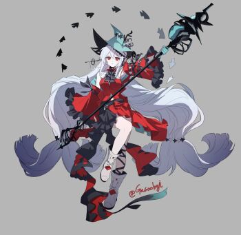 1girl arknights ascot black_ascot breasts commentary_request detached_sleeves dress gloves green_gloves green_hat grey_background grey_hair hat highres holding holding_staff johyang_e knee_up korean_commentary leg_ribbon long_hair looking_at_viewer low-tied_long_hair medium_breasts parted_lips red_dress red_eyes ribbon shoes simple_background skadi_(arknights) skadi_the_corrupting_heart_(arknights) solo staff standing standing_on_one_leg tropical_fish twitter_username very_long_hair white_shoes