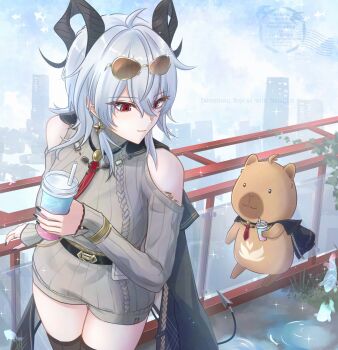 1girl ahoge bare_shoulders black_horns black_jacket black_nails blue_sky closed_mouth clothing_cutout commentary_request cup curled_horns day disposable_cup dress drinking_straw earrings eyewear_on_head grey_dress hair_between_eyes highres holding holding_cup horns jacket jacket_on_shoulders jewelry nail_polish namipon_(wuthering_waves) nmnmpngr official_alternate_costume outdoors red_eyes shoulder_cutout sky smile solo sunglasses sweater sweater_dress thighs wuthering_waves zani_(downtown_repose)_(wuthering_waves) zani_(wuthering_waves)