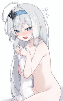 1girl ^^^ ahoge blue_eyes blue_hairband blush breasts commentary_request cowboy_shot embarrassed fang female_tyrant_(stella_sora) furrowed_brow grey_hair groin hair_ornament hairband hands_up highres holding holding_towel hururu_(vldptmxk1054) korean_commentary long_hair multicolored_hair navel nose_blush nude open_mouth partial_commentary petite plaid_hairband pointy_ears simple_background sitting skin_fang small_breasts solo stella_sora stomach straight_hair streaked_hair swept_bangs towel tsurime two-handed two-tone_hair tyrant_(stella_sora) white_background white_streaks