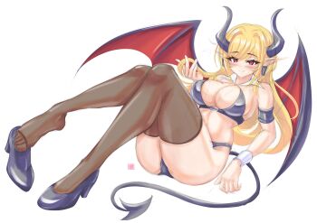 1girl absurdres ass bikini black_bikini black_shoes black_thighhighs blonde_hair blush bracer breasts cleavage closed_mouth demon_girl demon_horns demon_wings high_heels highres horns large_breasts long_hair looking_at_viewer original pointy_ears purple_eyes shoes simple_background smile solo swimsuit tail tan thighhighs thighs tong_shui torn_clothes torn_thighhighs white_background wings