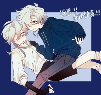 2boys ahoge artist_self-insert beijingban18388 black_gloves black_shorts blue_hoodie chinese_commentary chinese_text closed_mouth collared_shirt commentary_request earclip fingerless_gloves gloves grey_pants hair_over_one_eye highres hood hood_down hoodie male_focus multiple_boys original pants shirt shorts smile translation_request white_eyes white_hair white_shirt