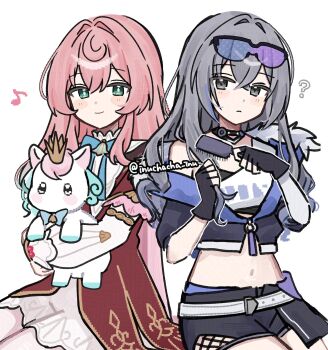 2girls ? alternate_hairstyle animal black_shorts brushing_hair commentary_request dress green_eyes grey_eyes grey_hair hair_down hand_in_own_hair haruo_(haruooimo) highres holding holding_animal holding_own_hair honkai:_star_rail honkai_(series) hyacine_(honkai:_star_rail) little_ica_(honkai:_star_rail) long_hair midriff multiple_girls musical_note navel pink_hair red_dress shorts silver_wolf_(honkai:_star_rail) twitter_username white_background