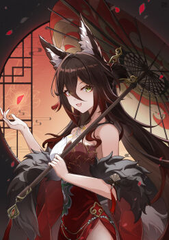 1girl absurdres animal_ear_fluff animal_ears bare_shoulders brown_hair china_dress chinese_clothes dress feather_boa fox_ears fox_girl fox_tail from_side fugue_(honkai:_star_rail) fugue_(jiaduobao)_(honkai:_star_rail) green_eyes hair_between_eyes hair_ornament hair_stick highres holding holding_umbrella honkai:_star_rail honkai_(series) jewelry lattice long_hair looking_at_viewer looking_to_the_side nail_polish necklace official_alternate_costume open_mouth parasol pearl_necklace petals red_nails side_slit solo strapless tail tingyun_(honkai:_star_rail) tongyu umbrella