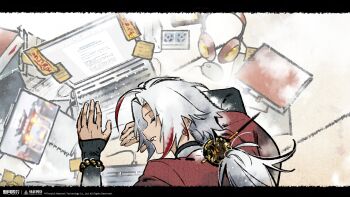 1boy absurdres bead_bracelet beads bracelet closed_eyes computer computer_mouse copyright_name copyright_notice drooling electrical_outlet from_above headphones highres ink_wash_painting jewelry laptop letterboxed logo long_hair low_ponytail male_focus official_art official_wallpaper ofuda ponytail red_shirt shirt sleeping sleeping_on_desk solo sticky_note tablet_pc unworn_headphones upper_body white_hair wutong_(xinyue_tongxing) xinyue_tongxing