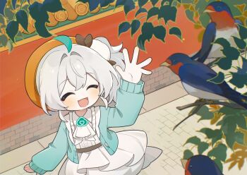 1girl :d ahoge alternate_costume architecture beret bird blue_jacket branch closed_eyes commentary_request dress east_asian_architecture green_eyes green_hair hat highres jacket leaf long_sleeves open_mouth outdoors quanmian_shidai side_ponytail smile solo swallow_(bird) waving wen_xiaomian wenxiaomian_family white_dress white_hair