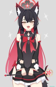 1girl absurdres adapted_costume alternate_costume animal_ears bare_shoulders black_hair black_halo black_shirt black_skirt blue_archive blush detached_sleeves eyeshadow fangs fox_ears fox_girl fox_tail hair_between_eyes halo happy highres holding holding_wand long_hair looking_at_viewer makeup miniskirt multicolored_hair pleated_skirt red_eyeshadow red_hair red_halo shirt siranui_desu skirt solo standing tail two-tone_hair very_long_hair wakamo_(blue_archive) wand