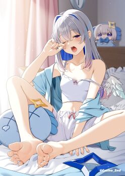 1girl amane_kanata angel_wings barefoot blue_hair blue_jacket blue_wings blurry blurry_background camisole casino_(casinoep) colored_inner_hair commentary commentary_request crop_top curtains english_commentary feathered_wings feet full_body gradient_wings grey_hair highres hololive indoors jacket jacket_partially_removed light_particles long_hair midriff mini_wings mixed-language_commentary multicolored_hair multicolored_wings navel on_bed one_eye_closed open_mouth paid_reward_available pillow pink_hair purple_eyes shorts single_hair_intake sitting soles solo strap_slip teeth toes tongue upao_(amane_kanata) upper_teeth_only virtual_youtuber white_camisole white_shorts white_wings wings yawning