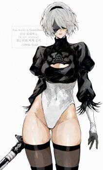 1girl 2b_(nier:automata) black_boots black_gloves black_hairband black_thighhighs blindfold boots breasts cleavage cleavage_cutout clothing_cutout commentary covered_navel feather-trimmed_sleeves feet_out_of_frame gloves grey_hair hairband highleg highleg_leotard highres holding holding_sword holding_weapon juliet_sleeves leotard long_sleeves medium_breasts mole mole_under_mouth nier:automata nier_(series) nishiii26miii parted_lips puffy_sleeves short_hair simple_background solo straight-on sword thigh_boots thighhighs thighhighs_under_boots thighs turtleneck twitter_username weapon white_background white_leotard