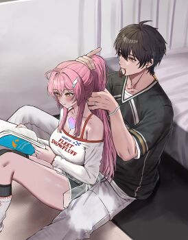 1boy 1girl 2na_(blue2na) absurdres adoptive_parent_and_adoptive_child aemeath_(wuthering_waves) ahoge bare_shoulders black_hair black_shirt blush book breasts closed_mouth collarbone commentary father_and_child father_and_daughter hair_ornament hair_tie_in_mouth highres holding holding_book indoors knees_up large_breasts long_hair male_rover_(wuthering_waves) mole mole_on_shoulder mouth_hold official_alternate_costume orange_eyes parent_and_child pink_hair ponytail reading rover_(wuthering_waves) shirt single_off_shoulder sitting smile tacet_mark_(wuthering_waves) tying_another's_hair white_shirt wuthering_waves yellow_eyes