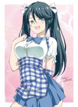 1girl alternate_costume apron artist_name bikini blue_apron blue_bow blue_bowtie blue_skirt bow bowtie breasts checkered_apron checkered_clothes cowboy_shot dated employee_uniform gakky gingham gingham_apron gingham_skirt green_eyes hair_ribbon hand_on_own_chest high-waist_skirt highres isuzu_(kancolle) kantai_collection kobeya_uniform large_breasts long_hair looking_at_viewer one-hour_drawing_challenge pink_background plaid_apron plaid_clothes pleated_shirt ribbon shirt short_sleeves single-shoulder_bikini skirt smile solo swimsuit twintails waitress white_background white_shirt