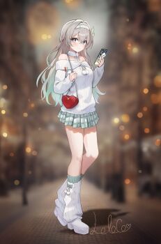 1girl absurdres alternate_costume bag blurry blurry_background firefly_(honkai:_star_rail) full_body gradient_hair green_pupils green_skirt grey_hair hair_intakes hairband handbag highres holding holding_phone honkai:_star_rail honkai_(series) loloco long_hair multicolored_eyes multicolored_hair off-shoulder_sweater off_shoulder phone pleated_skirt skirt solo sweater two-tone_eyes white_sweater