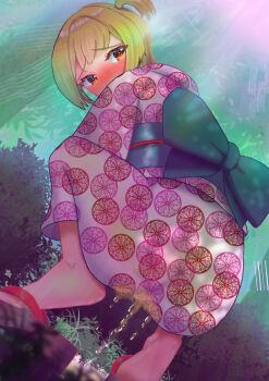 1girl ass back_bow blonde_hair blush bow bush dutch_angle embarrassed eyelashes female_focus from_behind geta hair_tie highres japanese_clothes kimono looking_at_viewer looking_back nokironokii orange_eyes original outdoors pee peeing peeing_self pink_kimono ponytail sandals short_ponytail side_ponytail soles squatting tiptoes water_drop yukata