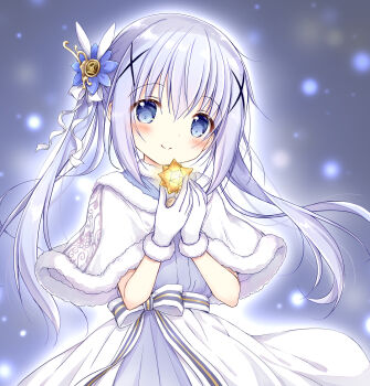 1girl blue_dress blue_eyes blurry blush bokeh capelet closed_mouth commentary_request depth_of_field dress fur-trimmed_capelet fur-trimmed_gloves fur_trim gloves gochuumon_wa_usagi_desu_ka? grey_hair hair_between_eyes hair_ornament hands_up highres holding kafuu_chino long_hair looking_at_viewer nanase_miori outline smile solo twintails very_long_hair white_capelet white_gloves white_outline x_hair_ornament