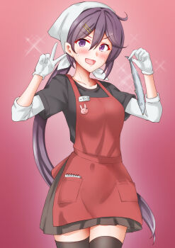 1girl ahoge akebono_(autumn)_(kancolle) akebono_(kancolle) alternate_costume anti_(untea9) apron bandana black_shirt black_skirt black_thighhighs cowboy_shot dress fish gloves gradient_background hair_between_eyes hair_ornament hairclip highres holding kantai_collection layered_shirt long_hair pleated_dress purple_eyes purple_hair red_apron red_background saury shirt side_ponytail skirt smile solo standing t-shirt thighhighs white_bandana white_gloves