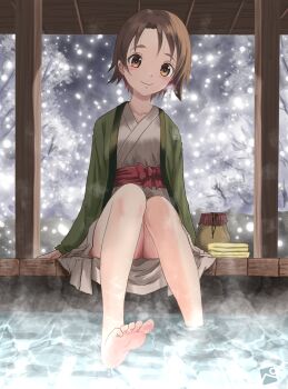 1girl absurdres barefoot blush brown_eyes brown_hair closed_mouth collarbone commentary_request girls_und_panzer highres japanese_clothes kainushi kimono looking_at_viewer onsen outdoors sawa_azusa short_hair smile solo