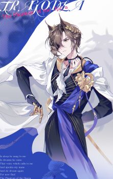 1boy absurdres ancient_greek_clothes animal_ears arknights arm_behind_back ascot black_choker black_gloves black_necktie black_robe blue_background blue_sash brooch brown_hair cape cape_hold cat_boy cat_ears character_name chinese_commentary choker claw_ring closed_mouth collarbone commentary_request cowboy_shot english_text extra_ears eyepatch gloves greco-roman_clothes hair_over_one_eye highres himation jewelry laurel_crown long_sleeves looking_ahead lyrics male_focus material_growth necktie one_eye_covered oripathy_lesion_(arknights) phantom_(arknights) phantom_of_the_opera robe sash serious short_hair solo standing tragodia_(arknights) two-tone_background wei_huo_hu white_ascot white_background white_cape yellow_eyes