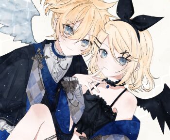 1boy 1girl bare_shoulders black_hairband black_shirt black_wings blonde_hair blue_jacket bow_hairband brother_and_sister closed_mouth commentary double-parted_bangs eillish_a_sve hair_between_eyes hair_ornament hairband hairclip hand_up jacket kagamine_len kagamine_rin long_sleeves looking_at_viewer parallel_hairclips shirt short_hair siblings simple_background sleeveless sleeveless_shirt smile symbol-only_commentary twins upper_body vocaloid white_background white_wings wings x_hair_ornament