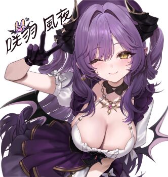 1girl ;) black_gloves black_horns black_wings breasts cleavage closed_mouth commentary_request freng gloves highres horns korean_commentary large_breasts long_hair looking_at_viewer one_eye_closed purple_hair sakihane_huya short_sleeves simple_background smile solo stellive v white_background wings yellow_eyes