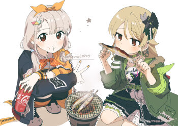 2girls animal-themed_footwear animal_request arms_on_knees asymmetrical_bangs asymmetrical_sleeves belt black_jacket black_shirt black_shorts black_skirt black_trim blonde_hair bow bowtie bracelet brown_choker brown_eyes can choker closed_mouth clothes_writing coca-cola collar commentary_request crossed_arms dot_nose drink_can eating fish flower food food_on_face food_request frilled_shorts frills green_belt green_jacket grey_shoes hair_bow hair_flower hair_ornament highres hisakawa_nagi holding holding_can holding_skewer idolmaster idolmaster_cinderella_girls jacket jewelry light_blush long_hair long_sleeves morikubo_nono multicolored_jacket multiple_bracelets multiple_girls object_request orange_bow orange_bowtie orange_socks polka_dot polka_dot_bow polka_dot_bowtie puffy_cheeks raised_inner_eyebrows seiza shirt shisui_(5830217) shoes short_sleeves shorts simple_background sitting skewer skirt sleeves_rolled_up socks soda_can squatting star_(symbol) star_print steam swept_bangs twintails twitter_username two-tone_jacket two-tone_shirt v white_background white_bow white_collar white_hair white_shirt yellow_bow yellow_bowtie yellow_jacket