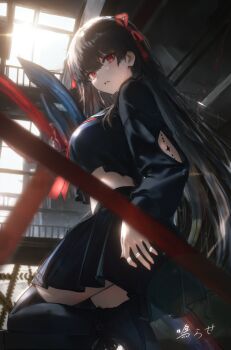 1girl absurdres arm_cutout black_hair black_serafuku black_shirt black_skirt blurry blurry_foreground breasts chisa_(wuthering_waves) clothing_cutout commentary crop_top english_commentary hair_ribbon highres indoors large_breasts long_hair long_sleeves looking_back narase_(ffrv5573) red_eyes red_ribbon ribbon school_uniform serafuku shirt skirt solo tacet_mark_(wuthering_waves) thighs very_long_hair wuthering_waves