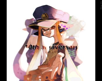 2025 3girls agent_3_(splatoon) anniversary behind-the-head_headphones black_dress black_hair blue_hat blurry blurry_background bow-shaped_hair callie_(splatoon) captain_3_(splatoon) collar colored_tongue dated detached_collar dress grey_shirt hat headphones highres inkling long_hair looking_at_viewer marie_(splatoon) multicolored_hair multiple_girls nintendo offering_hand ohagi_ohoho open_mouth orange_hair patchwork_clothes peaked_cap pillarboxed pink_hair pointy_ears reaching reaching_towards_viewer red_eyes shirt short_hair smile solo_focus splatoon_(series) splatoon_3 strapless strapless_dress tentacle_hair very_long_hair white_background white_collar white_hair yellow_tongue
