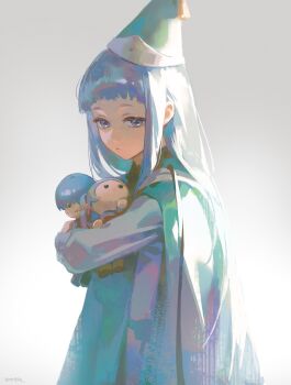 1boy 2girls absurdres blue_eyes blue_hair character_doll child cloak closed_mouth commentary conical_hat doll elf frieren grey_background hat hat_tassel highres himmel_(sousou_no_frieren) holding holding_doll long_hair long_sleeves looking_at_viewer mole mole_under_eye multiple_girls pointy_ears qifrey's_atelier_apprentice_uniform richeh_(tongari_boushi_no_atelier) short_hair simple_background smile sousou_no_frieren tenriblu tongari_boushi_no_atelier white_hair wizard_hat