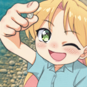 1girl blonde_hair blue_shirt blush collarbone green_eyes highres holding holding_rock long_hair looking_at_viewer multicolored_hair one_eye_closed open_mouth pink_hair rock ruri_no_houseki shirt short_sleeves smile t_jiroo_(ringofriend) tanigawa_ruri two-tone_hair upper_body wink