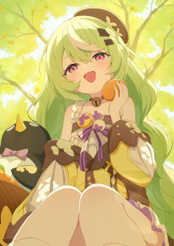 1girl absurdres alternate_hairstyle backlighting badge bell beret brown_hat button_badge commentary crossed_bangs dappled_sunlight dress feet_out_of_frame food from_below fruit fruit_tree green_hair hair_between_eyes hat head_tilt highres holding_orange jacket jingle_bell knees_together_feet_apart looking_at_viewer multicolored_hair nature nazuna_(stella_sora) neck_bell off_shoulder open_mouth orange_(fruit) orange_tree outdoors pension_z sherlock_(stella_sora) sleeveless sleeveless_dress smile solo stella_sora streaked_hair stuffed_animal stuffed_penguin stuffed_toy sunlight tree tree_shade wavy_hair white_dress white_hair yellow_jacket