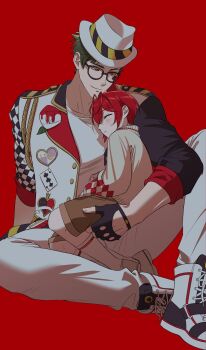 2boys age_difference aged_down aiguillette antenna_hair award_ribbon badge black-framed_eyewear black_gloves blush boutonniere brown_cardigan brown_shorts button_badge card cardigan carrying checkered_clothes child_carry closed_eyes clover_facial_mark collarbone commentary fedora fingerless_gloves flower fsyoau full_body glasses gloves gold_trim green_hair hair_between_eyes hand_on_another's_thigh hat head_on_chest heart_antenna_hair heartslabyul_dorm_uniform high_tops highres jacket legs_apart looking_at_another male_focus multiple_boys open_clothes open_jacket pale_skin pants pants_tucked_in parted_lips playing_card red_background red_hair riddle_rosehearts rose round_eyewear shirt shoes short_hair shorts simple_background sitting sleeping sleeves_rolled_up smile sneakers socks symbol-only_commentary time_paradox trey_clover tube_socks twisted_wonderland very_short_hair white_flower white_hat white_pants white_rose white_shirt white_socks yellow_eyes