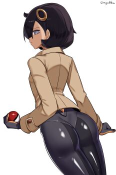 1girl absurdres ass black_bodysuit black_gloves black_hair bodysuit bodysuit_under_clothes breasts brown_jacket closed_mouth commentary cowboy_shot dark-skinned_female dark_skin emma_(pokemon) from_behind gloves hair_between_eyes hair_ornament highres holding holding_poke_ball jacket latex latex_bodysuit looking_at_viewer medium_breasts nintendo orange_gloves poke_ball poke_ball_(basic) pokemon pokemon_(creature) pokemon_legends:_z-a profile purple_eyes short_hair sidelocks simple_background solo standing swept_bangs threeboon twitter_username white_background
