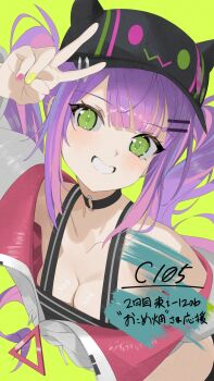 1girl arm_up baseball_cap black_choker black_hat black_tank_top blunt_bangs blush breasts choker cleavage collarbone commentary_request crop_top cropped_jacket demon_girl dot_nose ear_piercing fake_horns floating_hair green_background green_eyes grin hair_ornament hairclip hat head_tilt highres hololive horned_headwear horns jacket koyo2023 long_hair long_sleeves looking_at_viewer medium_breasts midriff multicolored_hair multicolored_jacket multicolored_nails nail_polish o-ring o-ring_choker parallel_hairclips parted_bangs piercing pink_jacket pink_nails pink_streaks purple_hair side_part sidelocks simple_background smile solo spiked_ear_piercing streaked_hair tank_top tokoyami_towa tokoyami_towa_(1st_costume) translation_request triangle twintails two-sided_fabric two-sided_jacket two-tone_hair two-tone_jacket upper_body v virtual_youtuber white_jacket yellow_nails zipper zipper_pull_tab