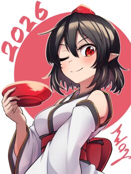 Rule 34 | 2026, alternate costume, ashiroku (miracle hinacle), black hair, black trim, bow, cup, detached sleeves, hat, highres, holding, holding plate, japanese clothes, kimono, new year, obi, one eye closed, plate, pointy ears, red eyes, red hat, red sash, sakazuki, sash, shameimaru aya, signature, sleeveless, sleeveless kimono, smile, tokin hat, touhou, waist bow, white kimono, white sleeves, wide sleeves