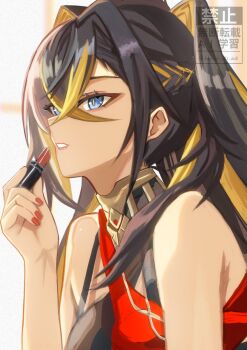 1girl applying_lipstick applying_makeup applying_own_makeup asymmetrical_clothes bare_shoulders black_hair blonde_hair blue_eyes breasts commentary_request cosmetics criss-cross_halter crossed_bangs dark-skinned_female dark_skin dehya_(genshin_impact) genshin_impact gold_choker hair_between_eyes halterneck highres holding holding_lipstick_tube kazuki_(kazuki_01) lipstick lipstick_tube long_hair makeup multicolored_hair pointy_hair simple_background streaked_hair white_background