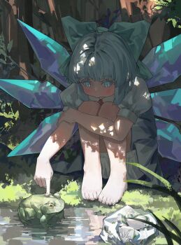 1girl absurdres barefoot blue_eyes blue_hair bow bruce_1354 cirno crystal_wings feet forest frog highres large_bow nature reflection short_hair sitting solo touhou water wings