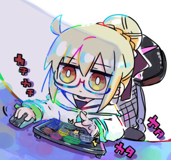 1girl artoria_pendragon_(fate) blonde_hair bright_pupils brown_eyes chair chibi chibi_only closed_mouth commentary_request computer_keyboard fate/grand_order fate_(series) gaming_chair glasses hair_between_eyes hair_bun holding_computer_mouse hood hoodie kasuga_yuuki mysterious_heroine_x_alter_(fate) solo swivel_chair translation_request upper_body white_hoodie white_pupils