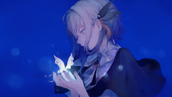 1girl absurdres animal black_capelet blue_background brooch bug butterfly capelet ciel_(kamitsubaki_studio) commentary_request daisi_gi from_side grey_eyes grey_hair hair_intakes hands_up highres insect jewelry kamitsubaki_studio nail_polish profile purple_nails simple_background solo upper_body virtual_youtuber