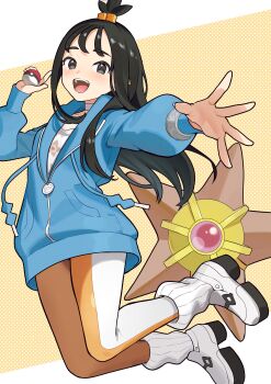 1girl absurdres black_hair blue_hoodie blush choker commentary_request cube_hair_ornament furukawa_raku gen_1_pokemon grey_eyes hair_ornament highres holding holding_poke_ball hood hood_down hoodie leggings lida_(pokemon) long_hair long_sleeves nintendo open_mouth orange_leggings poke_ball poke_ball_(basic) pokemon pokemon_(creature) pokemon_legends:_z-a ribbed_socks shirt shoes smile socks staryu teeth topknot two-tone_legwear upper_teeth_only white_choker white_leggings white_socks wispy_bangs