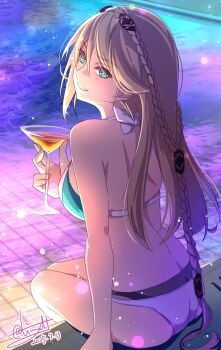 1girl back bare_shoulders bikini blonde_hair blue_eyes braid breasts closed_mouth cocktail_glass crown_braid cup dated drinking_glass eiyuu_densetsu elaine_auclair from_behind green_eyes hair_between_eyes hair_ornament highres holding holding_cup jewelry kai_no_kiseki kuro_no_kiseki_(series) large_breasts long_hair looking_at_viewer looking_back parted_bangs pool poolside signature single_braid smile solo swimsuit tinybiard twitter_username very_long_hair