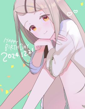 1girl blonde_hair closed_mouth confetti dated gakuen_idolmaster green_background grey_robe hair_ornament hairclip happy_birthday head_on_hand head_rest head_tilt heart highres idolmaster knees_up light_blush lily-an long_hair long_sleeves looking_at_viewer orange_eyes parallel_hairclips robe shinosawa_hiro sitting smile solo swept_bangs