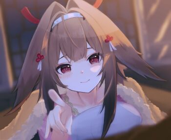 1girl alternate_costume blurry blurry_background blurry_foreground blush brown_hair closed_mouth clover clover_hair_ornament collarbone commentary_request droopy_ears hair_intakes hair_ornament hairband highres indoors long_hair nightgown pink_nightgown pointing pointing_at_viewer portrait red_eyes smile solo under_covers white_hairband window yamashiro_(xanthicwhite) ye_shunguang zenless_zone_zero