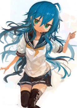 1girl :3 absurdres black_sailor_collar black_skirt black_thighhighs blue_hair closed_mouth commentary green_eyes hair_between_eyes highres izumi_konata kaamin_(mariarose753) long_hair looking_at_viewer lucky_star neckerchief pleated_skirt ryouou_school_uniform sailor_collar school_uniform serafuku simple_background skirt solo thighhighs very_long_hair white_background yellow_neckerchief