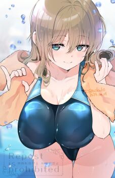 1girl bent_over blue_one-piece_swimsuit breasts brown_hair cleavage closed_mouth commentary_request competition_swimsuit green_eyes haruka_(senran_kagura) highleg huge_breasts kinako_(mzknk0) looking_at_viewer medium_hair one-piece_swimsuit poolside senran_kagura smile solo swimsuit towel towel_around_neck wet wet_clothes wet_swimsuit