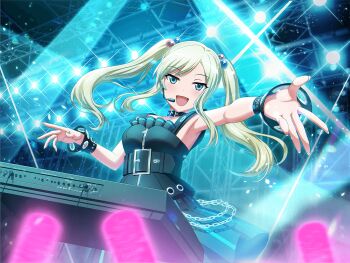 1girl bang_dream! black_dress blonde_hair chain cosplay dress game_cg glowstick green_eyes headset instrument keyboard_(instrument) long_hair looking_at_viewer nyubara_reona nyubara_reona_(cosplay) open_mouth penlight_(glowstick) reaching reaching_towards_viewer shoujo_kageki_revue_starlight shoujo_kageki_revue_starlight_-re_live- sleeveless sleeveless_dress solo stage stage_lights twintails upper_body yumeoji_fumi