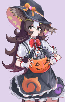 1girl absurdres alternate_costume bird_girl bird_tail bird_wings black_dress black_hat blush bow bowtie brown_eyes brown_hair circlet collar cowboy_shot dress frilled_collar frilled_dress frilled_sleeves frills hair_between_eyes halloween halloween_bucket halloween_costume hat hat_bow head_wings highres japari_symbol kemono_friends kemono_friends_3 long_hair multicolored_hair puffy_short_sleeves puffy_sleeves red_bow red_bowtie shirt short_sleeves sidelocks solo striated_caracara_(kemono_friends) suspenders tail toro_orororo two-tone_hair white_hair white_shirt wings witch witch_hat wrist_cuffs