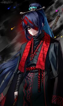 1boy 99dulgi absurdres black_background blood blood_on_face blue_hair closed_mouth commentary_request dated hair_ornament hair_stick high_ponytail highres holding holding_weapon hong_lu_(project_moon) hongyuan_(identity)_(project_moon) korean_commentary limbus_company long_hair looking_at_viewer male_focus ponytail project_moon shaded_face signature smile solo standing very_long_hair weapon weapon_on_back