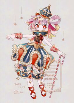 1girl ankle_lace-up bare_shoulders blue_dress blunt_bangs blush bright_pupils brown_hair candy candy_cane closed_mouth commentary dated dress food full_body green_hat hand_up hat looking_to_the_side mochimura_sorata multicolored_hair original red_eyes red_hair red_shoes shoes short_hair signature simple_background sleeveless sleeveless_dress solo standing striped_clothes striped_dress symbol-only_commentary two-tone_hair watermark white_pupils wrist_cuffs