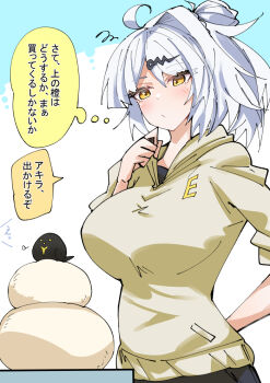 1girl alternate_costume alternate_hairstyle bird closed_mouth commentary_request hair_ornament hairclip nodachi_(nodati51) solo speech_bubble thought_bubble translation_request white_hair yellow_eyes yixuan_(zenless_zone_zero) zenless_zone_zero